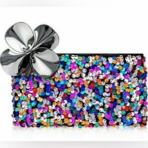 MAC COSMETICS HOLIDAY
2020 LIMITED EDITION BAG